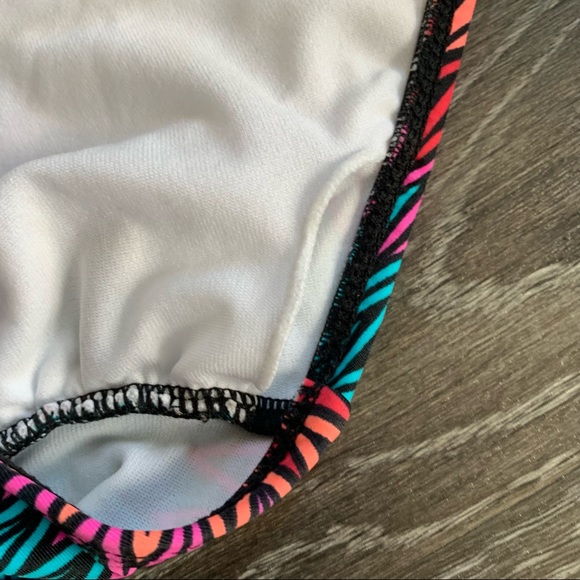 Xhilaration halter bikini top, geometric pattern, size M - Picture 5 of 5